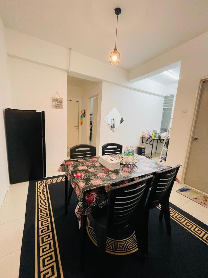 Fr Residensi 2 Wakaf Che Yeh, Apartment